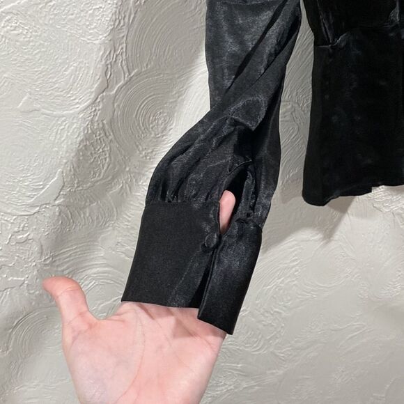 HYFVE Black Silky Deep V-Neck Blouse NWT size medium - Picture 4 of 6